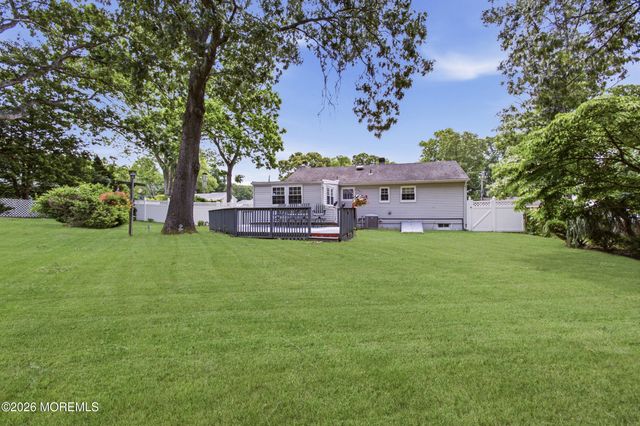 4 Roosevelt Terrace, Howell, NJ 07731