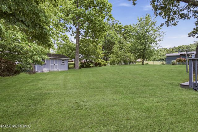 4 Roosevelt Terrace, Howell, NJ 07731
