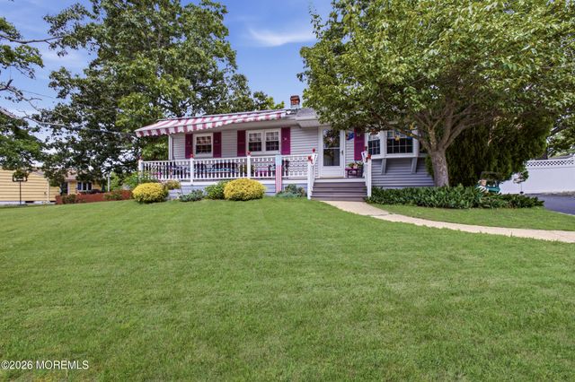 4 Roosevelt Terrace, Howell, NJ 07731