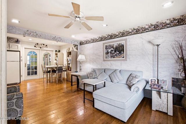 4 Roosevelt Terrace, Howell, NJ 07731