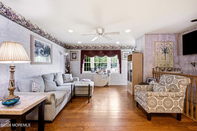 4 Roosevelt Terrace, Howell, NJ 07731