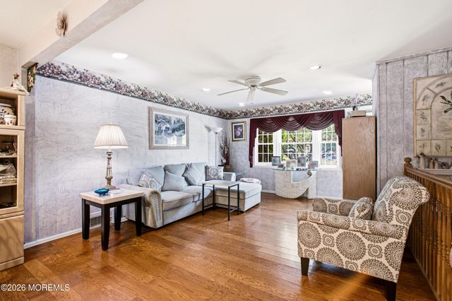4 Roosevelt Terrace, Howell, NJ 07731