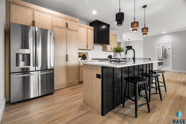 917 N Sylvan Dr, Sioux Falls, SD 57110