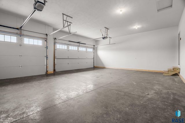 917 N Sylvan Dr, Sioux Falls, SD 57110
