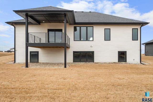 917 N Sylvan Dr, Sioux Falls, SD 57110