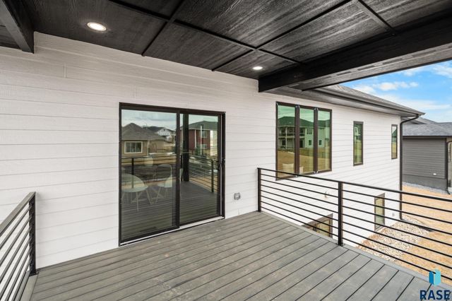 917 N Sylvan Dr, Sioux Falls, SD 57110