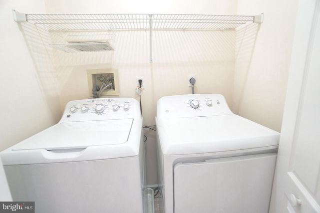 6006 ROLLING HILL DR, North Wales, PA 19454