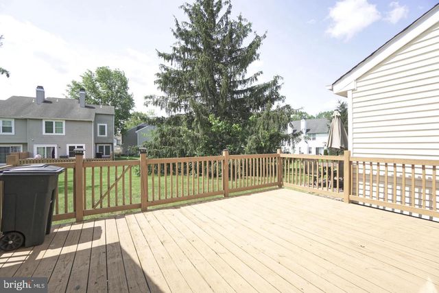 6006 ROLLING HILL DR, North Wales, PA 19454