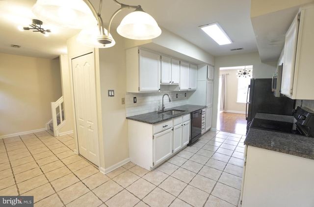 6006 ROLLING HILL DR, North Wales, PA 19454