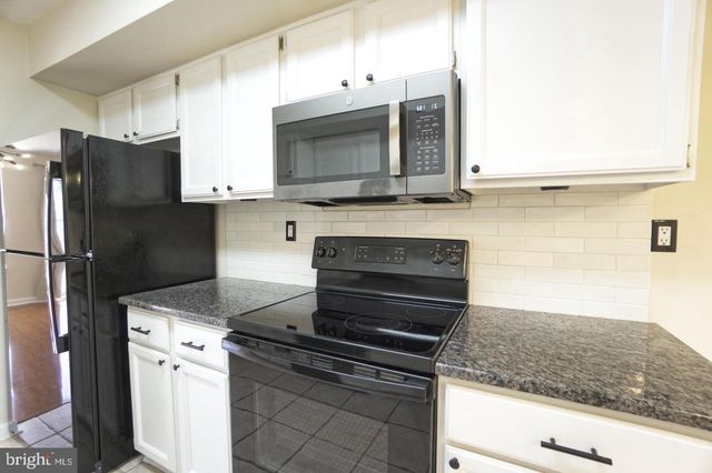 6006 ROLLING HILL DR, North Wales, PA 19454