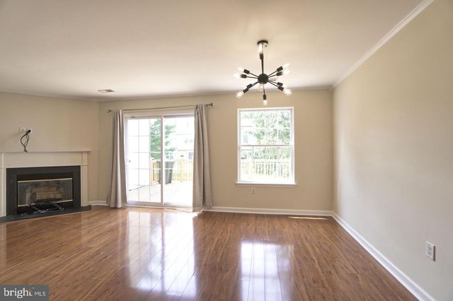 6006 ROLLING HILL DR, North Wales, PA 19454