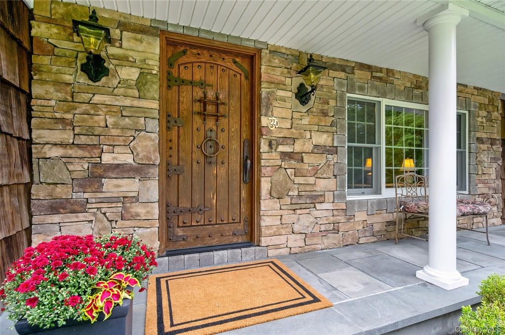 4 Salt Hay Way, Smithtown, NY 11787 — photo 4