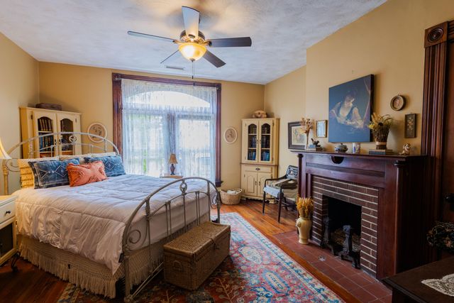 1718 Greenup Street, Covington, KY 41011