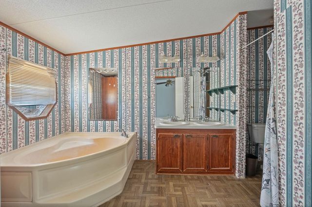 53 Pine Oak Lane, Huntsville, TX 77340