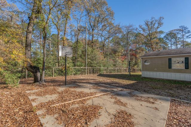53 Pine Oak Lane, Huntsville, TX 77340