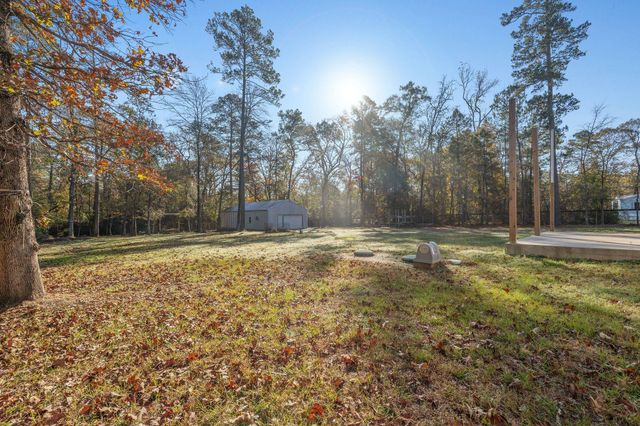 53 Pine Oak Lane, Huntsville, TX 77340