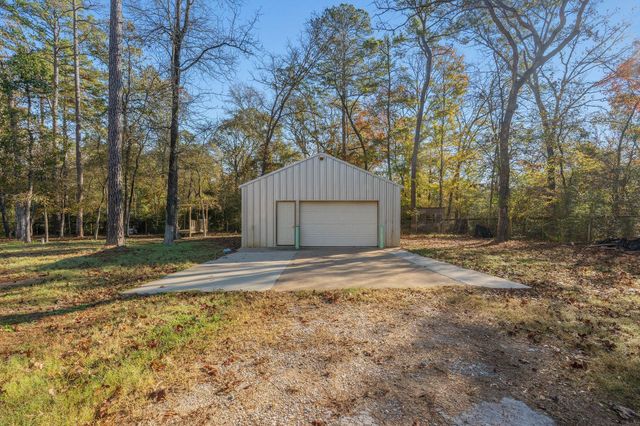 53 Pine Oak Lane, Huntsville, TX 77340