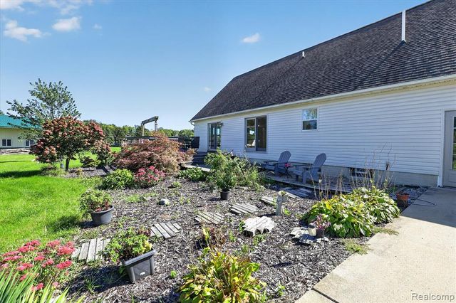 800 Mary Lee Drive, Carleton, MI 48117