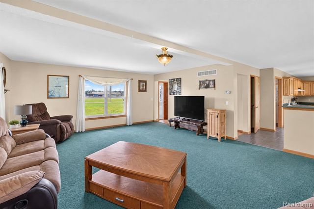 800 Mary Lee Drive, Carleton, MI 48117