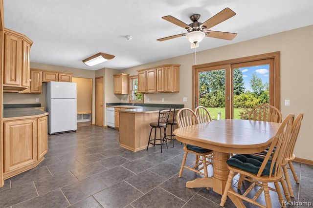 800 Mary Lee Drive, Carleton, MI 48117