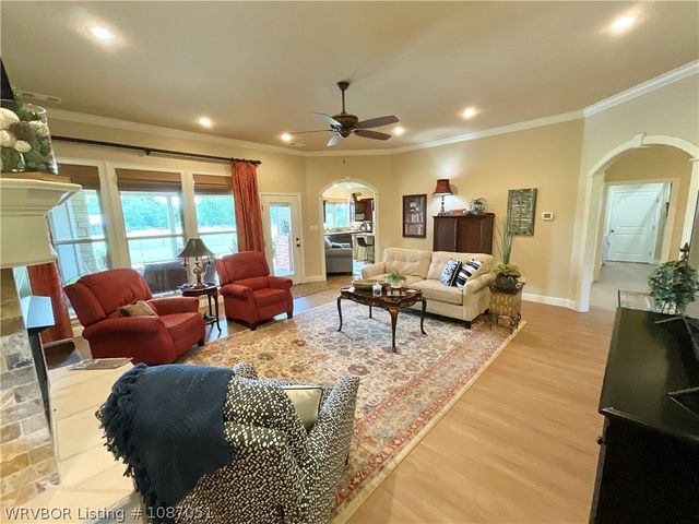 3414 Bugscuffle Road, Lavaca, AR 72941