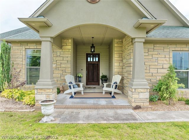 3414 Bugscuffle Road, Lavaca, AR 72941