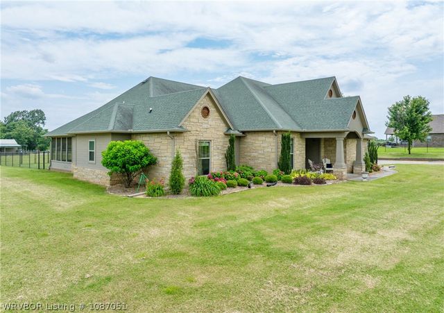 3414 Bugscuffle Road, Lavaca, AR 72941