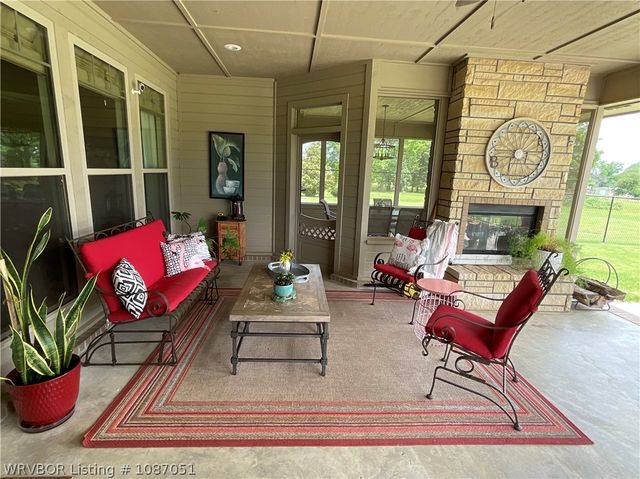 3414 Bugscuffle Road, Lavaca, AR 72941