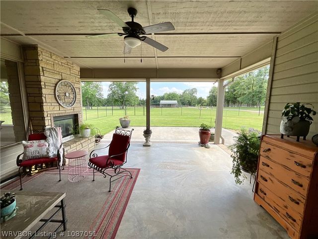 3414 Bugscuffle Road, Lavaca, AR 72941