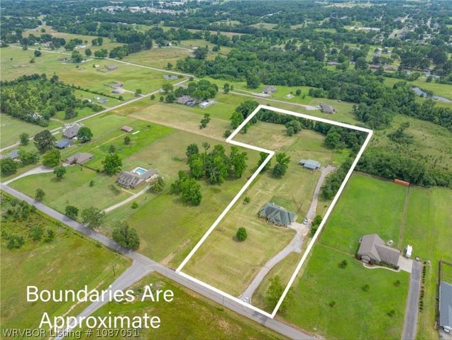 3414 Bugscuffle Road, Lavaca, AR 72941