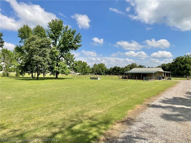 3414 Bugscuffle Road, Lavaca, AR 72941