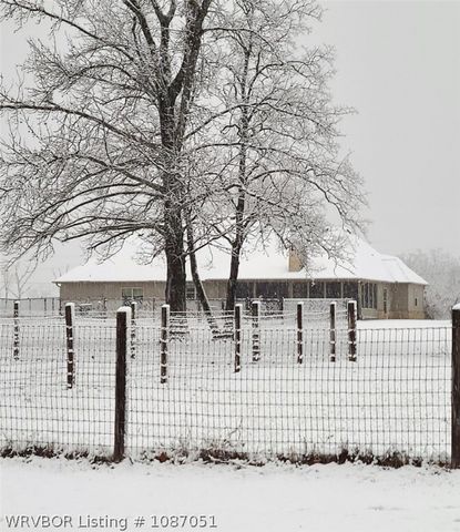 3414 Bugscuffle Road, Lavaca, AR 72941