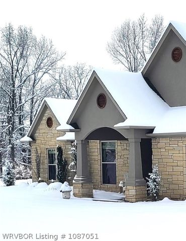 3414 Bugscuffle Road, Lavaca, AR 72941