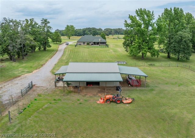 3414 Bugscuffle Road, Lavaca, AR 72941