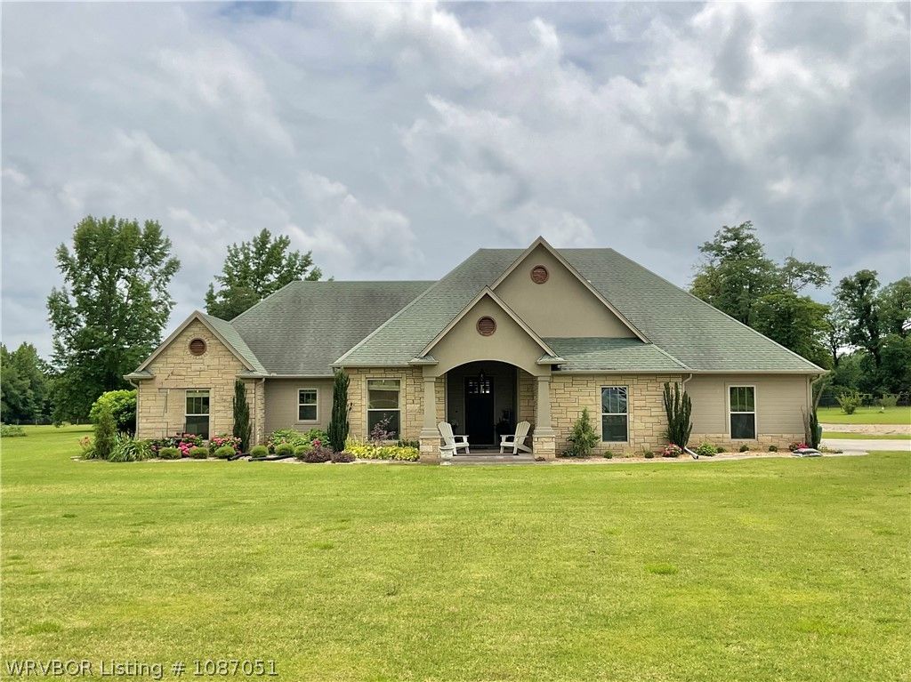 3414 Bugscuffle Road, Lavaca, AR 72941