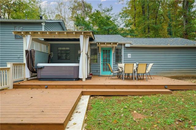 942 Cadencia SW Way, Lilburn, GA 30047