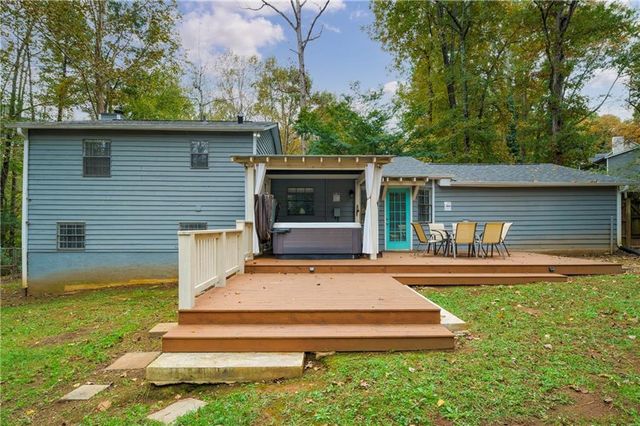 942 Cadencia SW Way, Lilburn, GA 30047