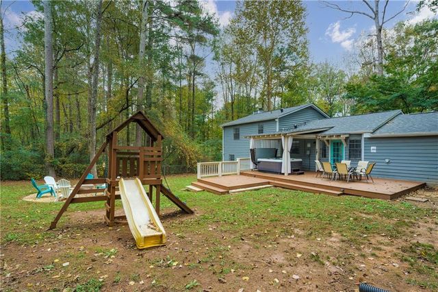 942 Cadencia SW Way, Lilburn, GA 30047