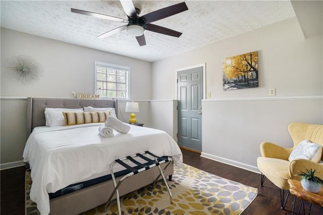 942 Cadencia SW Way, Lilburn, GA 30047