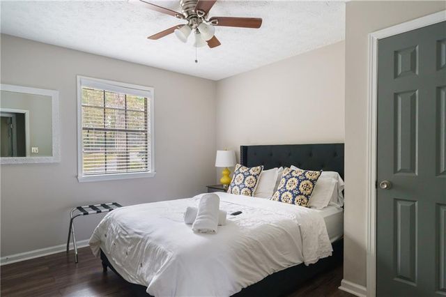 942 Cadencia SW Way, Lilburn, GA 30047