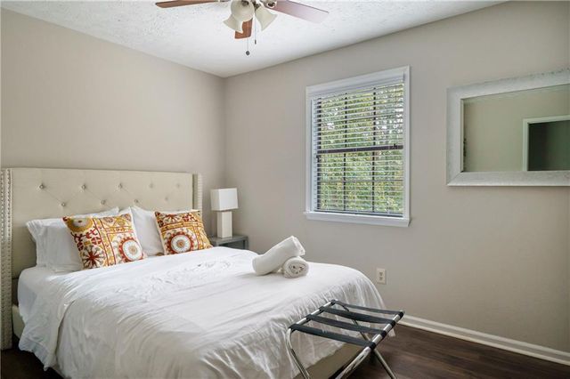 942 Cadencia SW Way, Lilburn, GA 30047