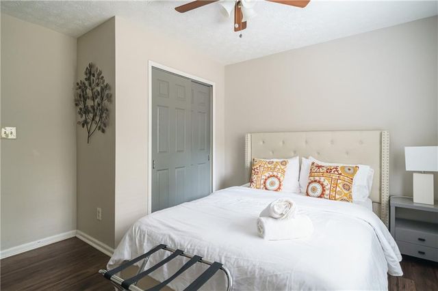 942 Cadencia SW Way, Lilburn, GA 30047