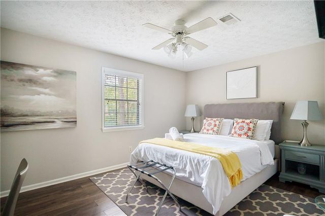 942 Cadencia SW Way, Lilburn, GA 30047