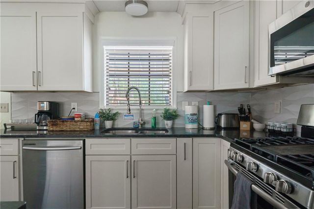 942 Cadencia SW Way, Lilburn, GA 30047