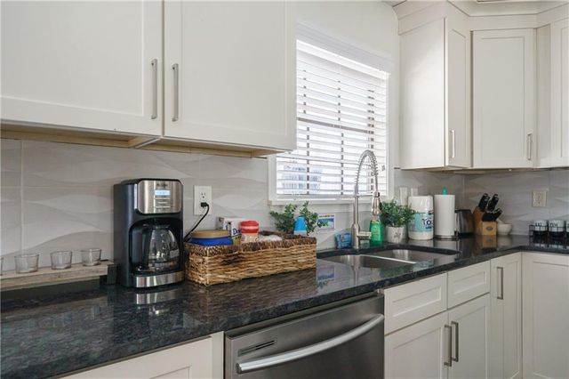 942 Cadencia SW Way, Lilburn, GA 30047