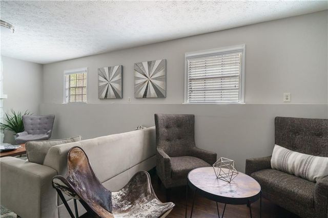 942 Cadencia SW Way, Lilburn, GA 30047