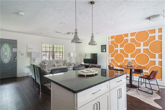 942 Cadencia SW Way, Lilburn, GA 30047