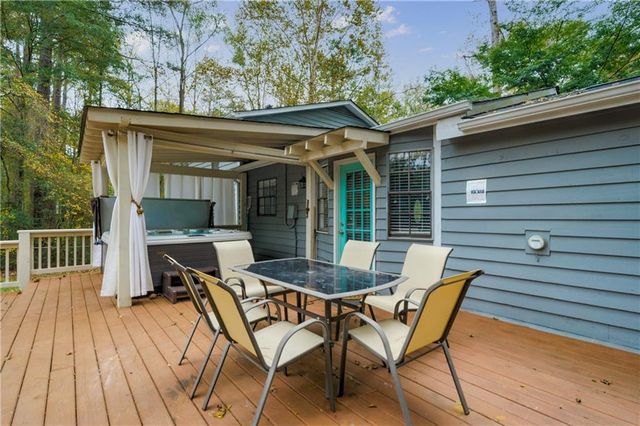 942 Cadencia SW Way, Lilburn, GA 30047