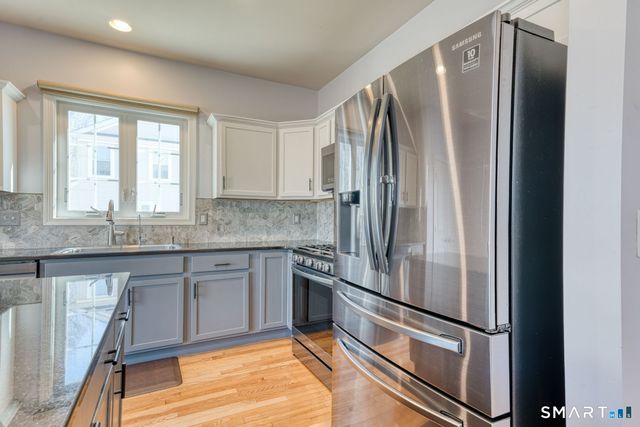 194 Sterling Drive 194, Newington, CT 06111