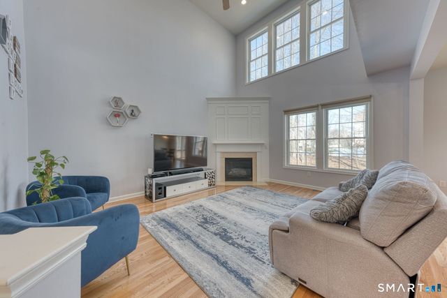 194 Sterling Drive 194, Newington, CT 06111